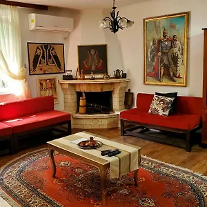 Unique Traditional House, Hosted By J&g Willa Tirana