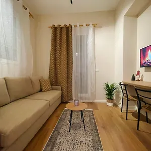 Appartamento Aj - Hidden Gem In Front Of Taiwan Center, Tirana